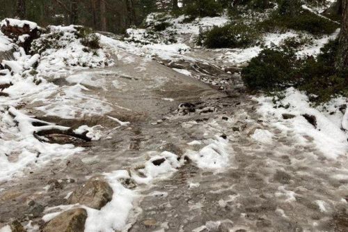 Les critères pour déterminer les équipements autorisés pour l'accompagnateur en montagne